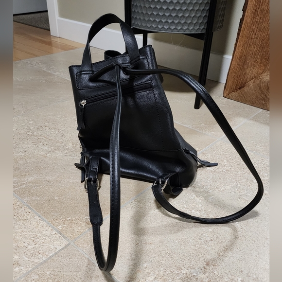 Leather backpack - Picture 1 of 3